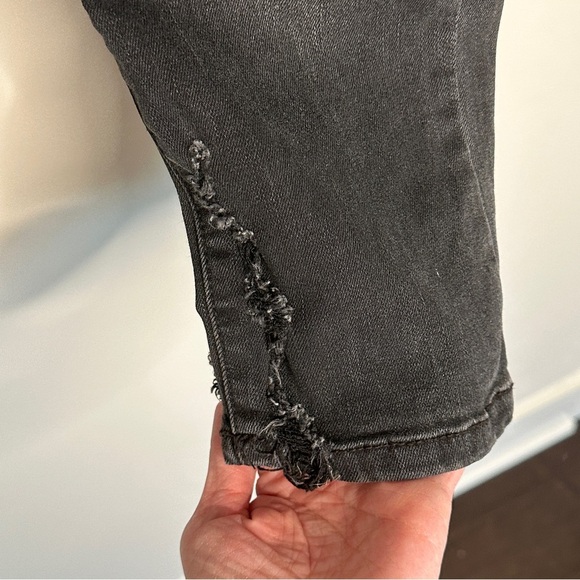 Judy Blue Stretch‎ Gray Wash Distressed Capris size 11/30 Festival Edgy Boho - Picture 9 of 11